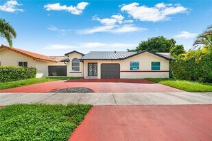 1025 NW 128th Ct in Miami, FL - Building Photo