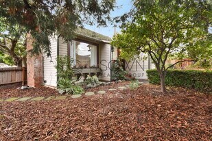 386 Cerrito Ave in Redwood City, CA - Building Photo