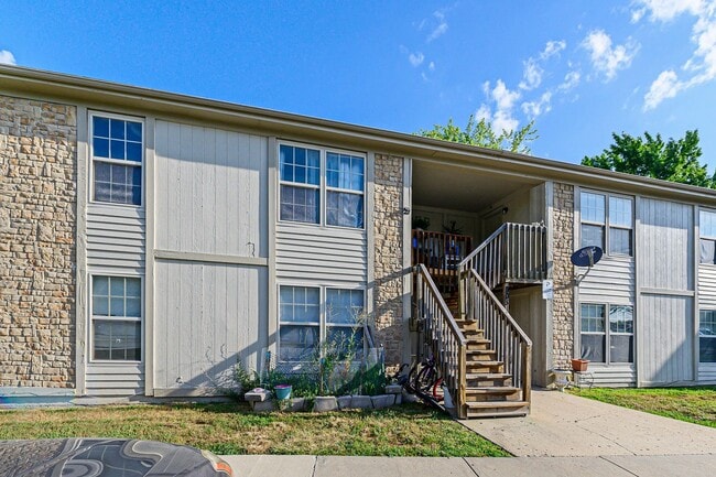 property at 903 S Edgebrook Ln