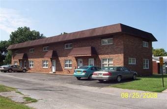 Shamrock Real Estate in Du Quoin, IL - Building Photo