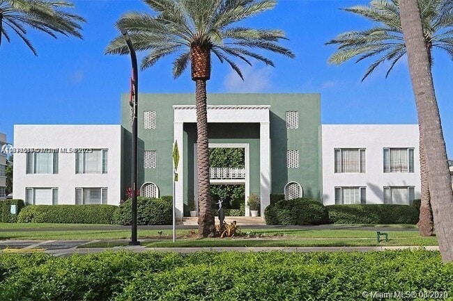 9920 Collins Ave in Bal Harbour, FL - Building Photo - Building Photo