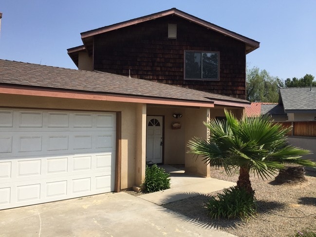 4422 W Douglas Ave, Unit 4422 in Visalia, CA - Foto de edificio - Building Photo