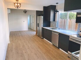 1008 Ridgeview Dr, Unit #2 in El Sobrante, CA - Building Photo