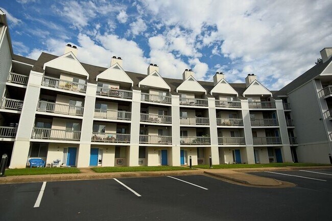 1243 Cedars Ct in Charlottesville, VA - Building Photo - Building Photo