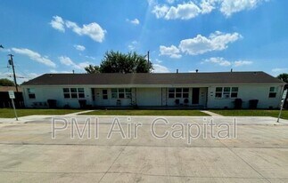 6421 E Cottonwood Ln in Wichita, KS - Building Photo