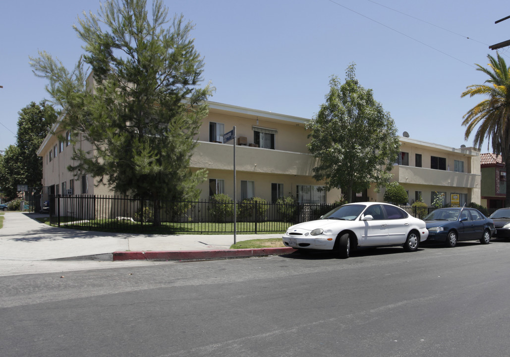 6858 Ben Ave in North Hollywood, CA - Building Photo