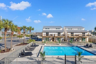 8115 Thomas Dr in Panama City, FL - Building Photo