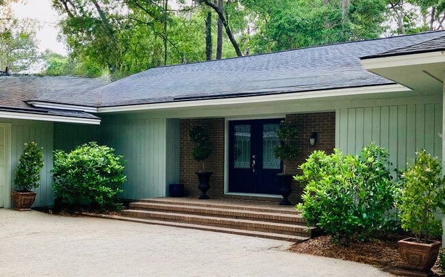 property at 2 Abbott Ln