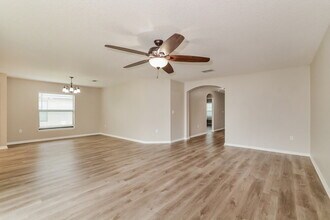 2443 Bracknell Forest Trail in Tavares, FL - Building Photo - Building Photo