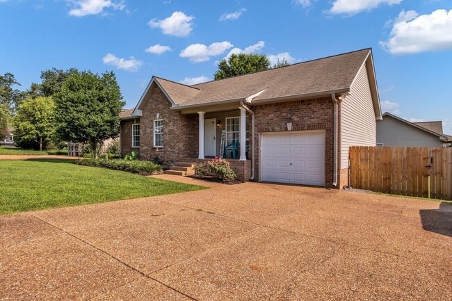 201 Christine Dr in Lebanon, TN - Building Photo - Building Photo