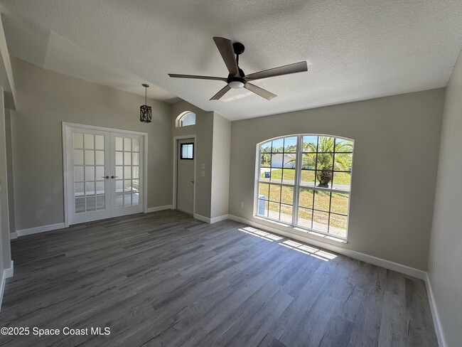 485 Fountain St SW in Palm Bay, FL - Building Photo - Building Photo