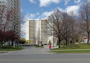 1360 York Mills Rd in Toronto, ON - Building Photo - Building Photo