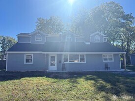 19 Lahiere Ave in Edison, NJ - Building Photo
