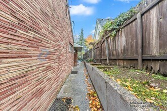 242 NE 61st Ave in Portland, OR - Building Photo - Building Photo