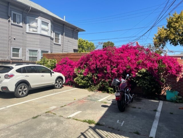 5231 Martin Luther King Jr Way, Unit 2 in Oakland, CA - Foto de edificio - Building Photo