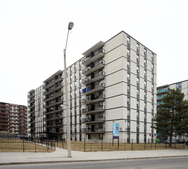 Tivoli Towers in Toronto, ON - Building Photo - Building Photo