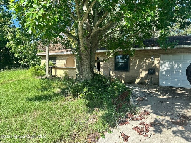 property at 836 Glencove Ave NW