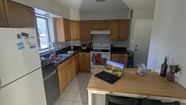 1355 S Yarrow St in Lakewood, CO - Building Photo - Building Photo