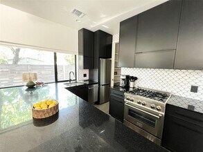 1100 Brass St in Austin, TX - Building Photo - Building Photo