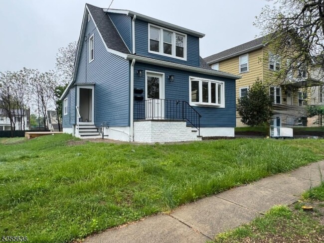22 S Mountain Ave in Cedar Grove, NJ - Building Photo - Building Photo