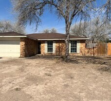 1555 Nogalitos St in Brownsville, TX - Building Photo