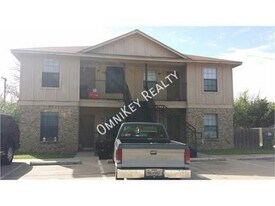 504 Kings Way Dr in Mansfield, TX - Building Photo