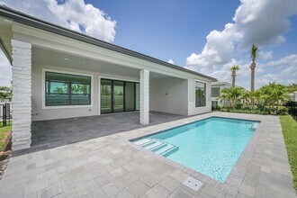 9520 St Germain Dr in Palm Beach Gardens, FL - Foto de edificio - Building Photo
