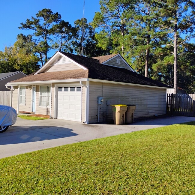 180 Bald Eagle Dr in Richmond Hill, GA - Building Photo - Building Photo