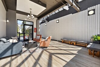 Residences of Troy Apartments - Troy, MI in Troy, MI - Foto de edificio - Building Photo