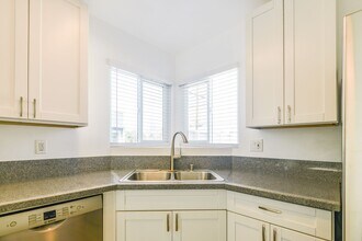 2322-2322 Ocean Ave in Los Angeles, CA - Building Photo - Building Photo