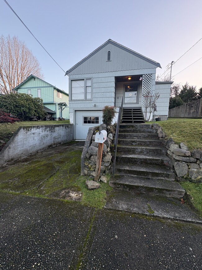 property at 1911 8th St
