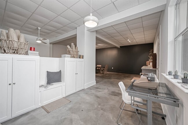 property at 1612 W Alabama St