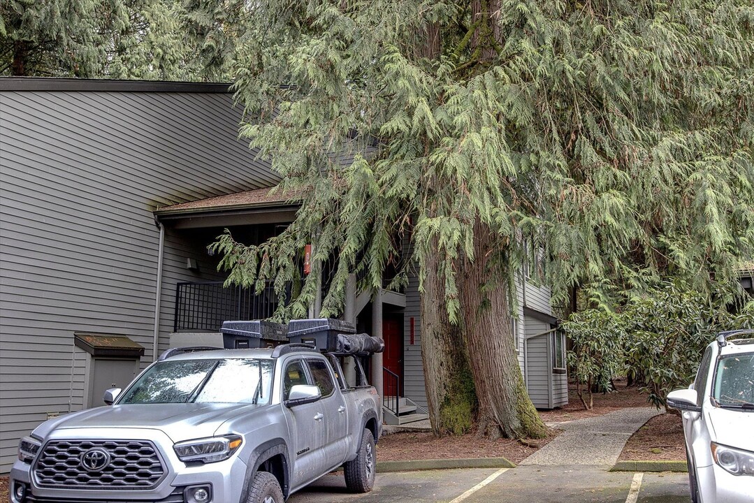 14605 NE 81st St in Redmond, WA - Building Photo