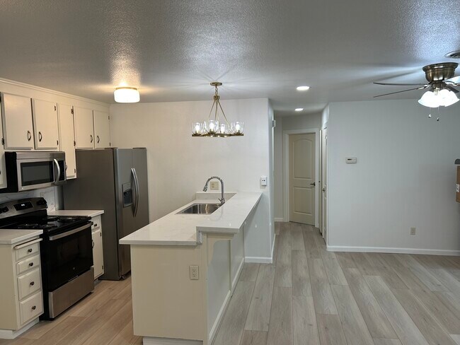 434 S Lincoln Way, Unit #1 in Galt, CA - Foto de edificio - Building Photo
