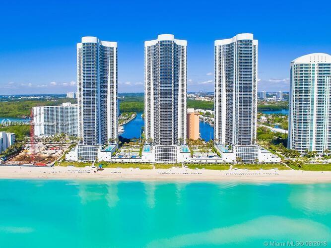 15901 Collins Ave, Unit PH-02 in Sunny Isles Beach, FL - Foto de edificio