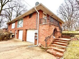 9311 E 9th St S in Independence, MO - Building Photo