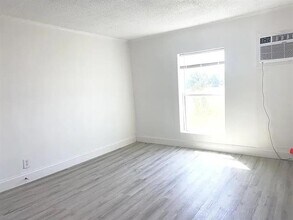 320 T A Carroll Ave in Corsicana, TX - Building Photo - Building Photo
