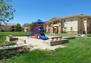 Casablanca Apartments in Palmdale, CA - Building Photo - Building Photo