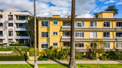 757 Ocean Ave in Santa Monica, CA - Foto de edificio - Building Photo
