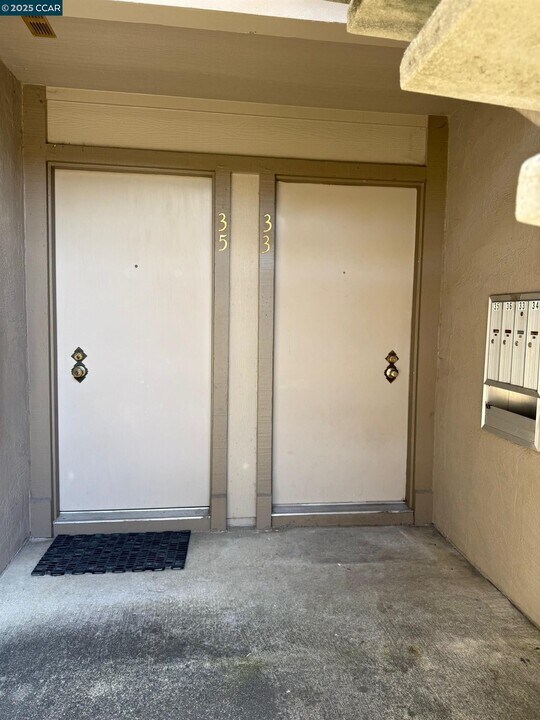 100 Kinross Dr in Walnut Creek, CA - Building Photo
