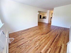 41-24 40th St in Queens, NY - Building Photo - Building Photo