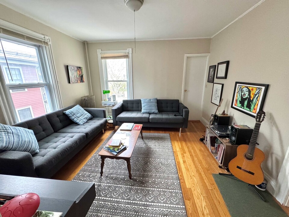 145 Orchard St, Unit 1 in Somerville, MA - Foto de edificio