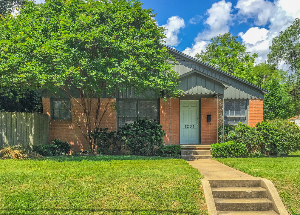 1205 S Donnybrook Ave in Tyler, TX - Building Photo