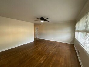 3011 Horse Shoe Dr in Atlanta, GA - Building Photo - Building Photo