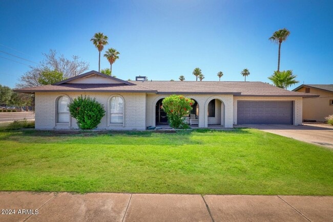 property at 3305 S Holbrook Ln
