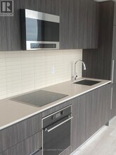 8 Cumberland St in Toronto, ON - Building Photo - Building Photo