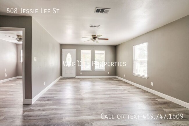 508 S Jesse Lee St in Kemp, TX - Building Photo - Building Photo