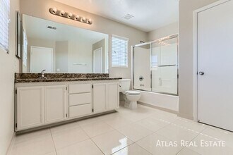 189 Carlsbad Caverns St in Henderson, NV - Foto de edificio - Building Photo