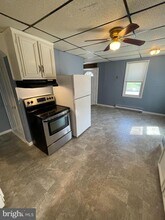 4 S Farquhar St in Union Bridge, MD - Foto de edificio - Building Photo