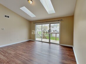 4609 Vista Dr in Island Lake, IL - Foto de edificio - Building Photo